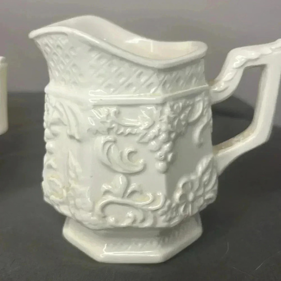 Vintage Lefton Sugar And Creamer Set - Picture 5 of 7